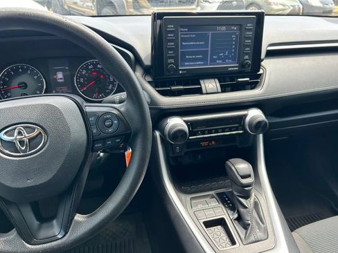 Used 2021 Toyota RAV4 LE FWD image 17