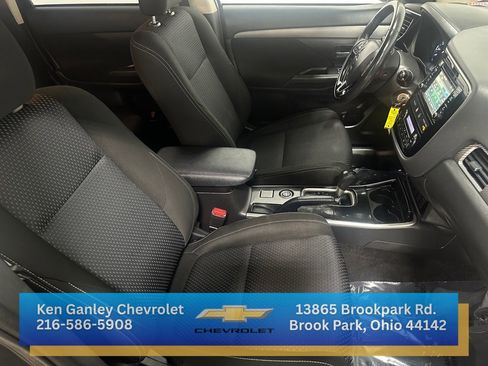 Used 2017 Mitsubishi Outlander ES image 24