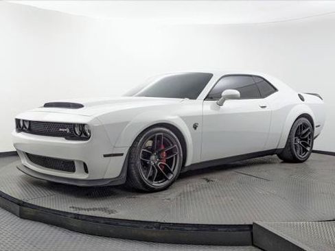 Used 2018 Dodge Challenger SRT Hellcat RWD image 2