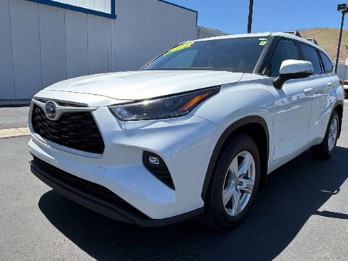 Used 2023 Toyota Highlander LE AWD/4WD image 7