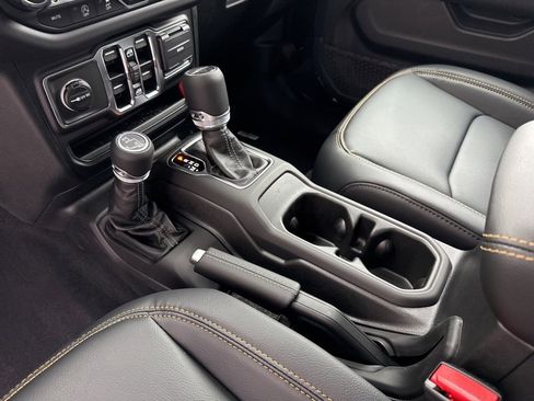 New 2025 Jeep Gladiator Sport image 21