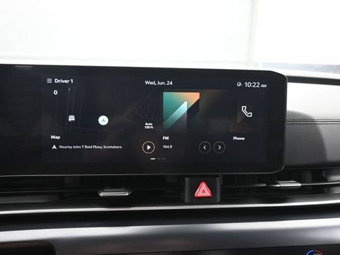 Used 2025 Kia Carnival FWD image 18