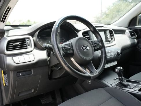 Used 2017 Kia Sorento FWD w/ LX Convenience Package image 11