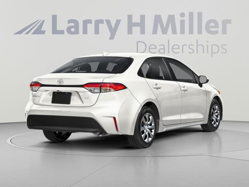 Used 2026 Toyota Corolla LE FWD image 2