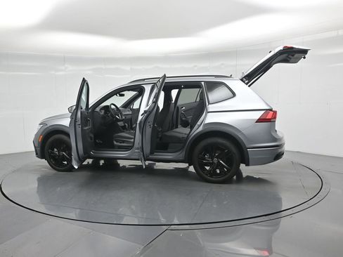 Used 2024 Volkswagen Tiguan SE R-Line image 36