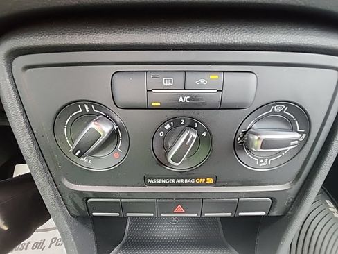 Used 2017 Volkswagen Beetle 1.8T FWD image 7
