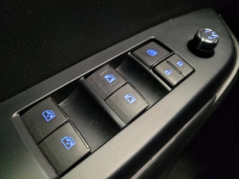 Used 2019 Toyota Highlander XLE image 27