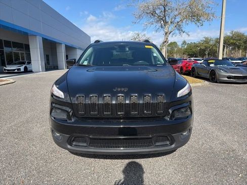Used 2018 Jeep Cherokee Latitude w/ Altitude Package image 2
