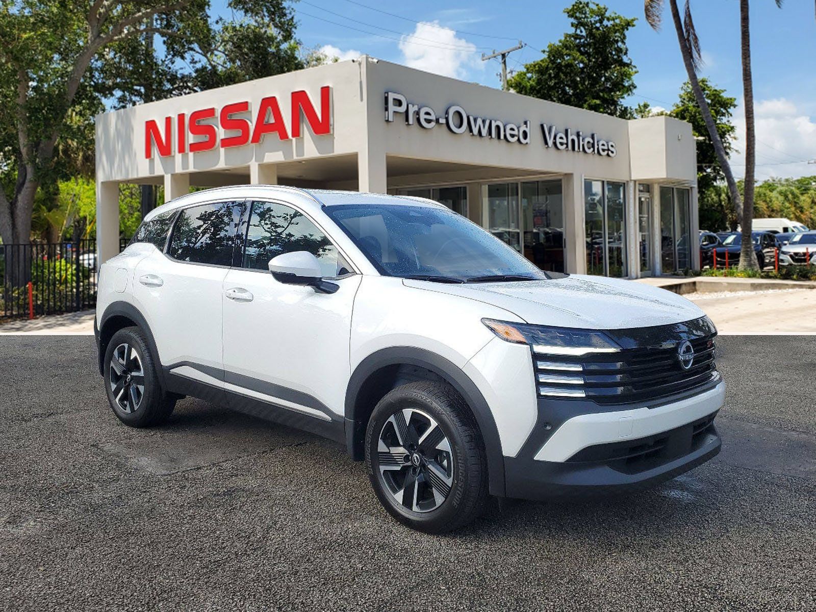 Certified 2025 Nissan Kicks SR AWD/4WD image 3