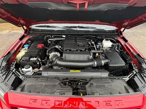 Used 2024 Nissan Frontier SV image 45