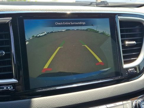 Certified 2023 Chrysler Pacifica Touring-L FWD image 18