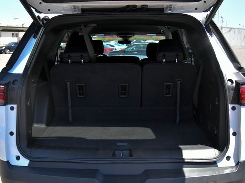 Used 2023 Chevrolet Traverse LT FWD image 45