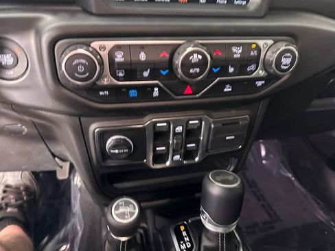 Used 2023 Jeep Wrangler Unlimited Sahara w/ Cold Weather Group AWD/4WD image 30