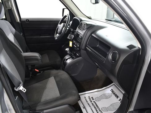 Used 2017 Jeep Patriot Latitude FWD image 10