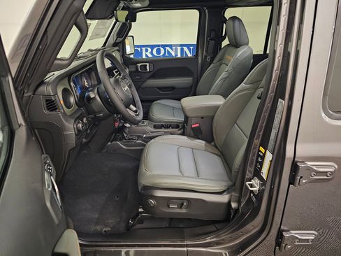 New 2026 Jeep Gladiator Mojave image 12