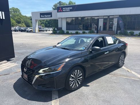Used 2025 Nissan Altima 2.5 SV FWD image 7