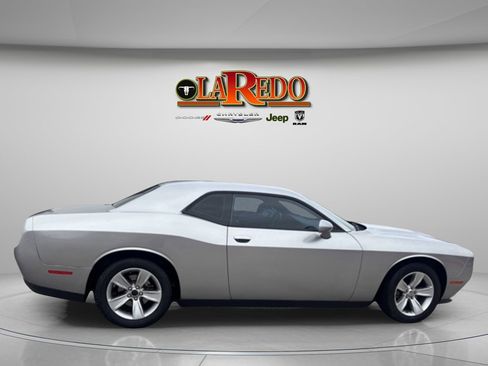 Used 2016 Dodge Challenger SXT image 10