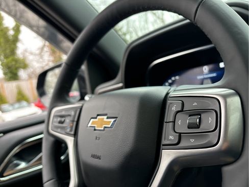 Used 2023 Chevrolet Suburban LT w/ Luxury Package image 14