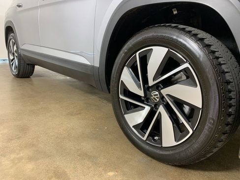Used 2024 Volkswagen Atlas SE AWD/4WD image 6
