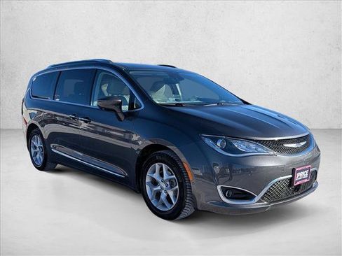 Used 2018 Chrysler Pacifica Touring-L Plus w/ Advanced Safetytec Group image 3