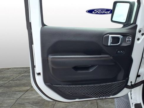 Used 2021 Jeep Wrangler Unlimited Sahara AWD/4WD image 12
