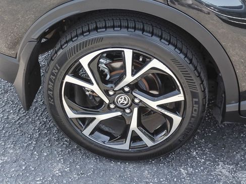 Used 2021 Toyota C-HR XLE FWD image 11