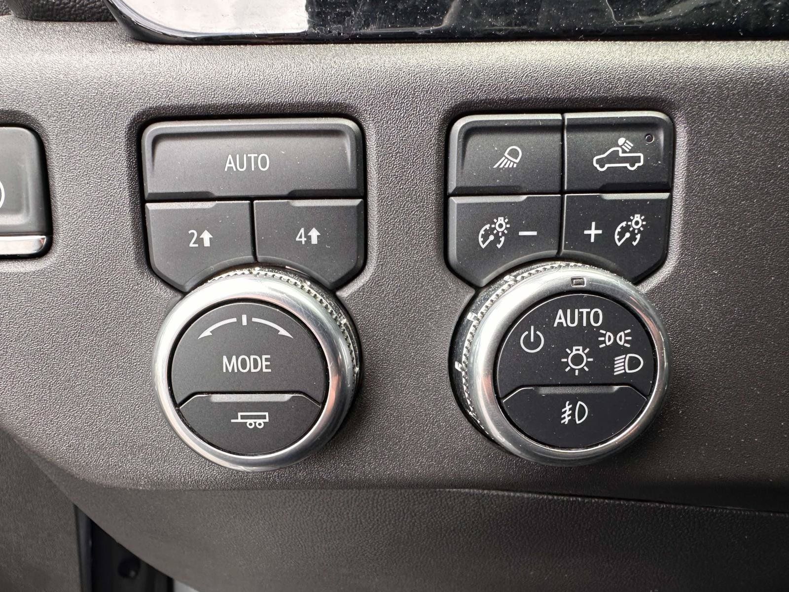 Used 2024 GMC Sierra 1500 SLT w/ SLT Premium Package AWD/4WD image 17