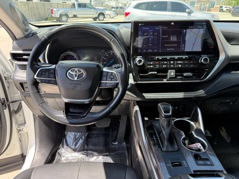 Used 2021 Toyota Highlander Platinum image 28