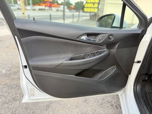 Used 2017 Chevrolet Cruze LT FWD image 10