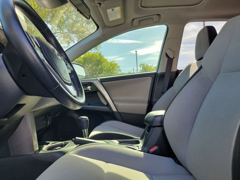 Used 2018 Toyota RAV4 XLE FWD image 28