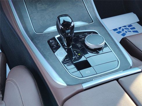 Used 2022 BMW X5 xDrive40i w/ Parking Assistance Package image 19