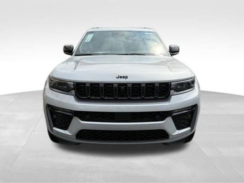 New 2026 Jeep Grand Cherokee Limited AWD/4WD image 2