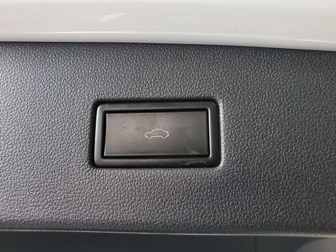 Used 2021 Volkswagen Tiguan SEL AWD/4WD image 8