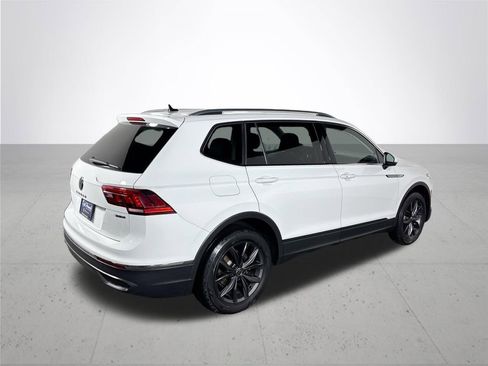Certified 2022 Volkswagen Tiguan SE image 7
