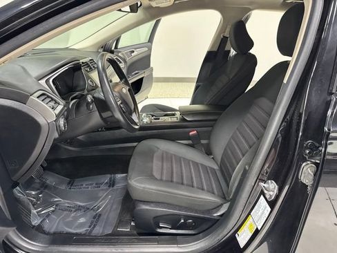 Used 2020 Ford Fusion SE FWD image 13