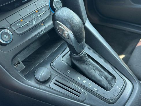 Used 2018 Ford Focus SE FWD image 19