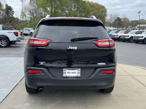 Used 2017 Jeep Cherokee Latitude w/ Comfort/Convenience Group FWD image 5