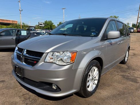Used 2018 Dodge Grand Caravan SXT FWD image 1