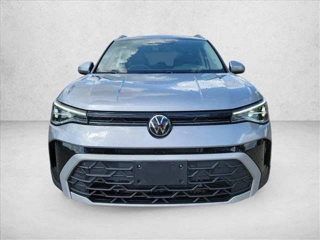 Used 2025 Volkswagen Taos SE FWD image 2