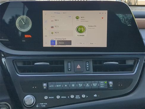 Used 2025 Lexus ES 350 w/ Premium Package image 19