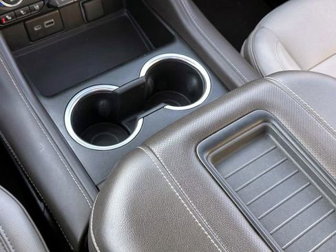 Used 2022 GMC Yukon SLT w/ SLT Premium Package image 34