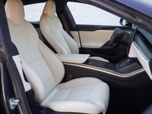 Used 2021 Tesla Model S Plaid image 24