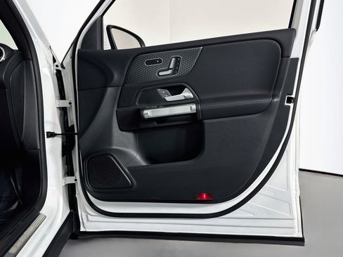 Used 2026 Mercedes-Benz GLB 250 image 23