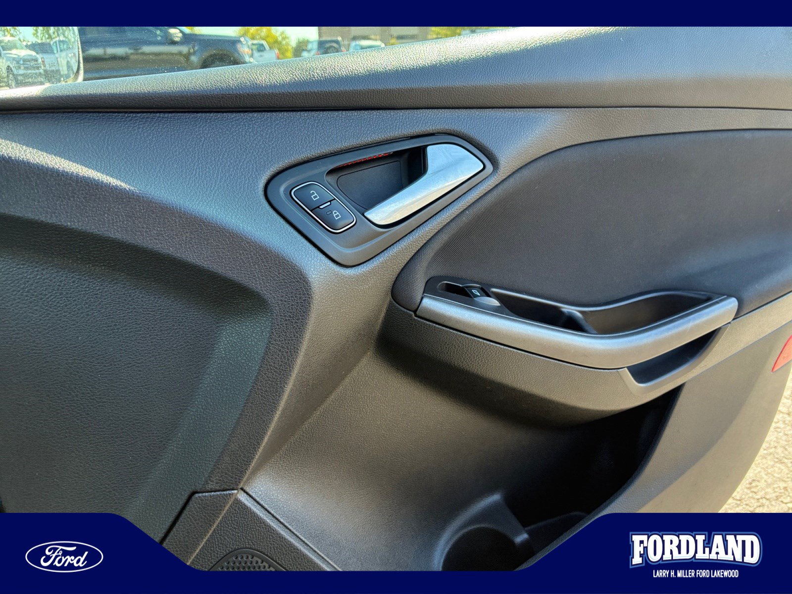 Used 2016 Ford Focus SE w/ Equipment Group 201A FWD image 16