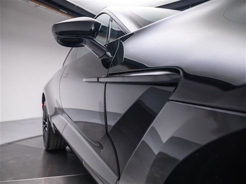 Used 2022 Aston Martin DBX image 17