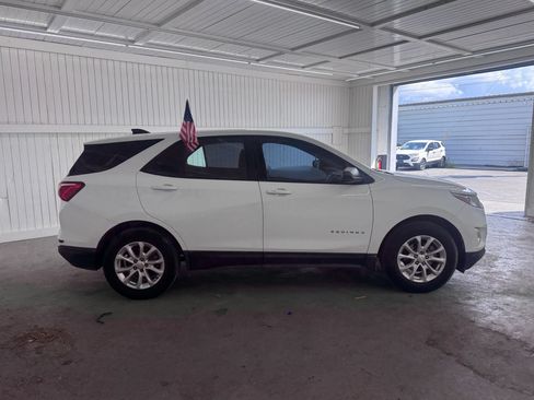 Used 2018 Chevrolet Equinox LS FWD image 4