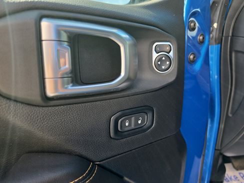 Used 2024 Jeep Wrangler Unlimited Sahara w/ Safety Group AWD/4WD image 18