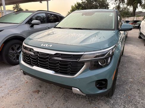 Certified 2025 Kia Seltos EX w/ EX Sunroof Package FWD image 10