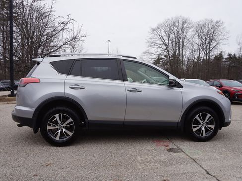Used 2018 Toyota RAV4 XLE image 4