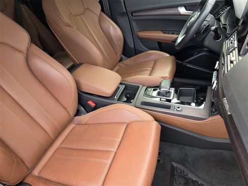 Used 2021 Audi Q5 e Premium Plus w/ Premium Plus Package image 10